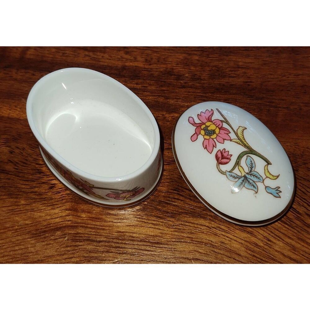 Vintage Aristocrat Bone China oval trinket box of fine bone china floral pattern - Picture 6 of 9